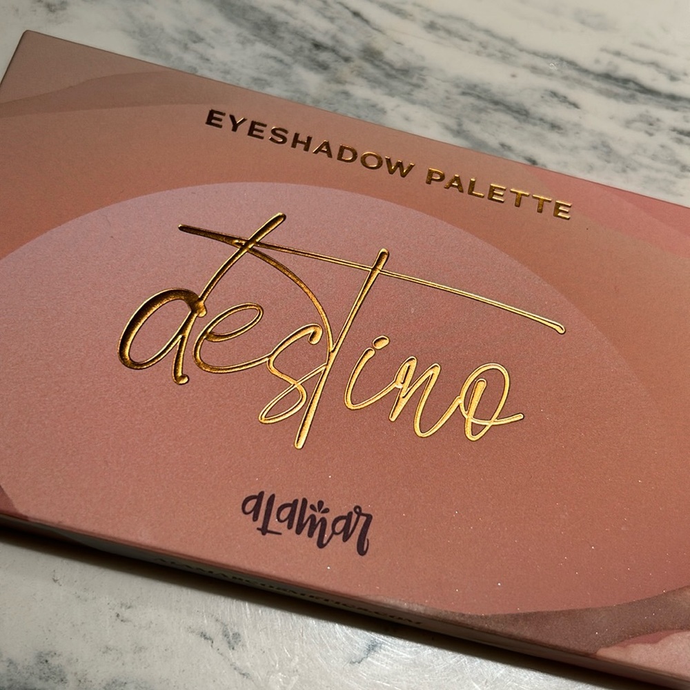 Alamar cosmetics Destino palette